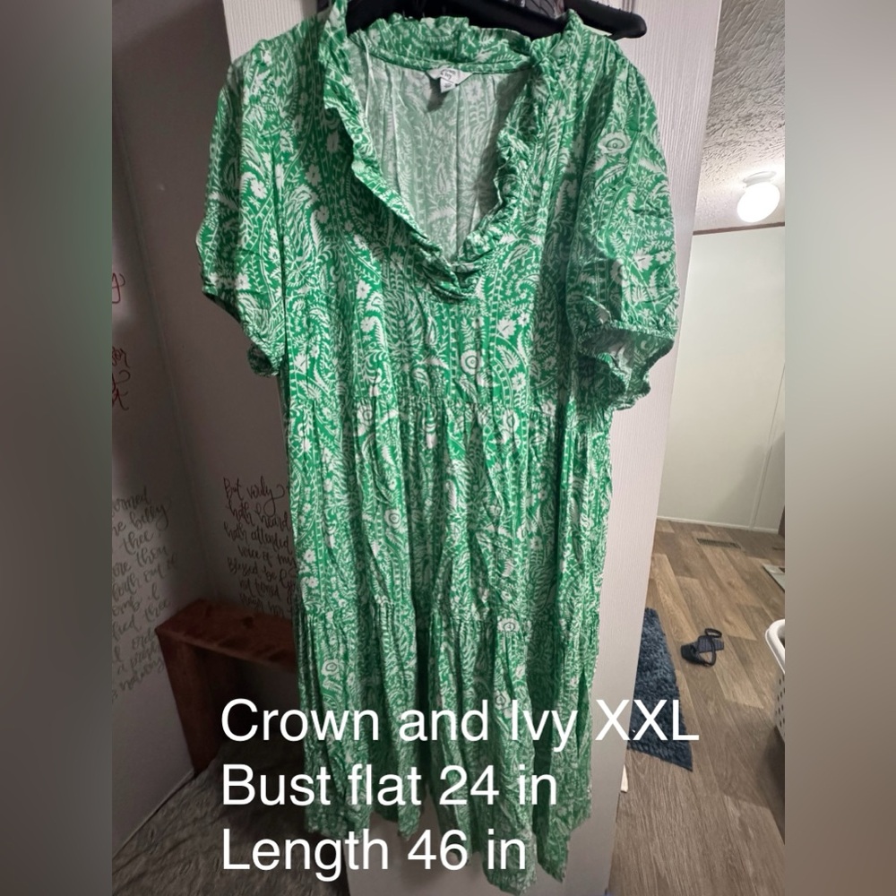 Crown and Ivy Midi Elbow Sleeve Dress